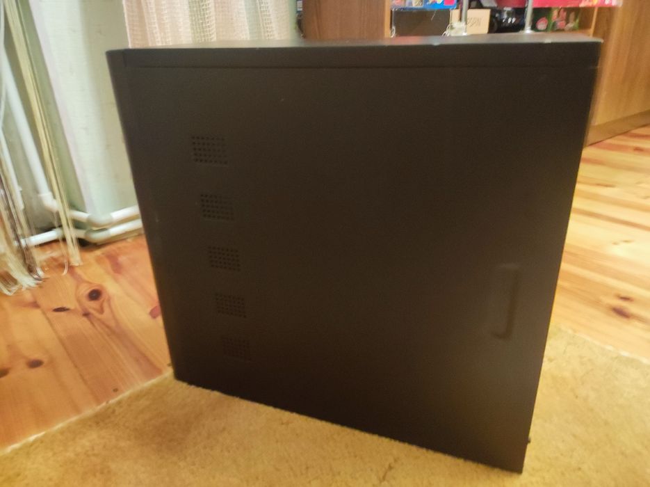 Корпус до комп'ютера