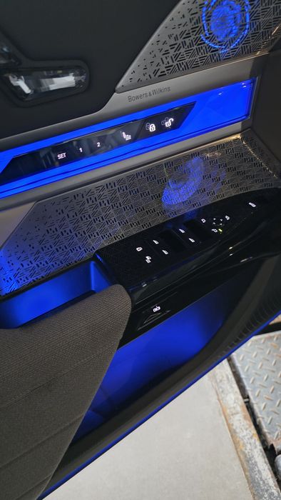 BMW i7 електромобіль