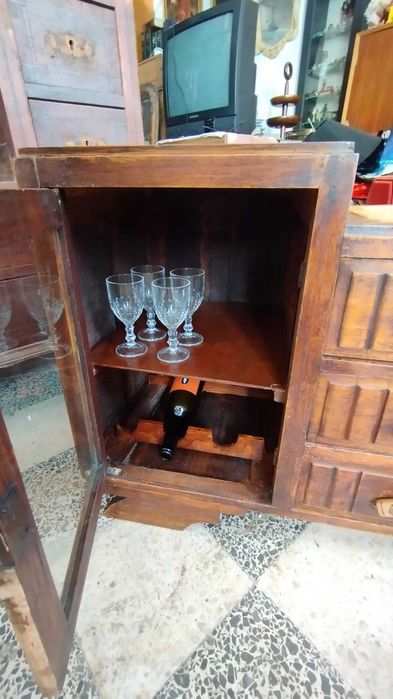 toucador antigo reciclado em móvel garrafeira/TV