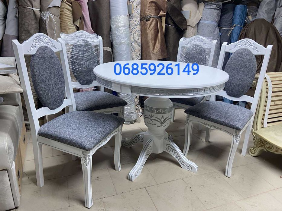 Стулья. ДЕРЕВ'ЯНИЄ СТУЛЬЯ. Стулья і стол.