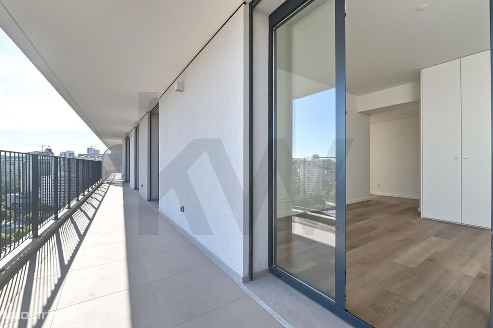 T3 Apartment with 140 m², South-Facing, 12th Floor, Garage and Storage Unit, in VIST