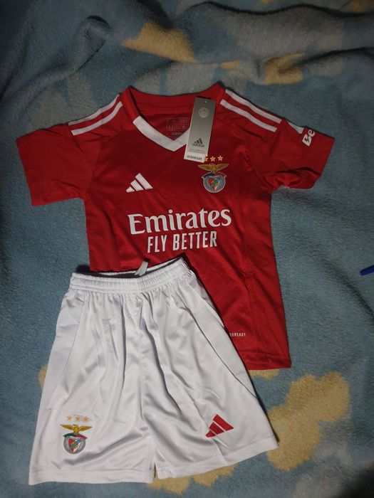 Equipamento criança Benfica
