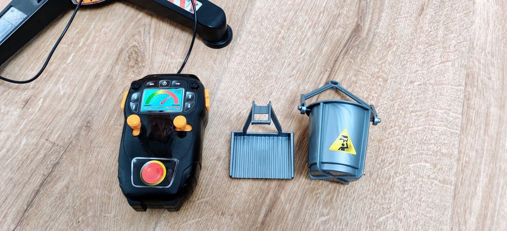 Duży dźwig na pilota