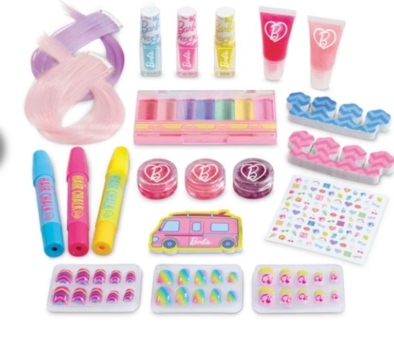 Набір косметики для дівчат Barbie Bring On The Day Beauty Collection.