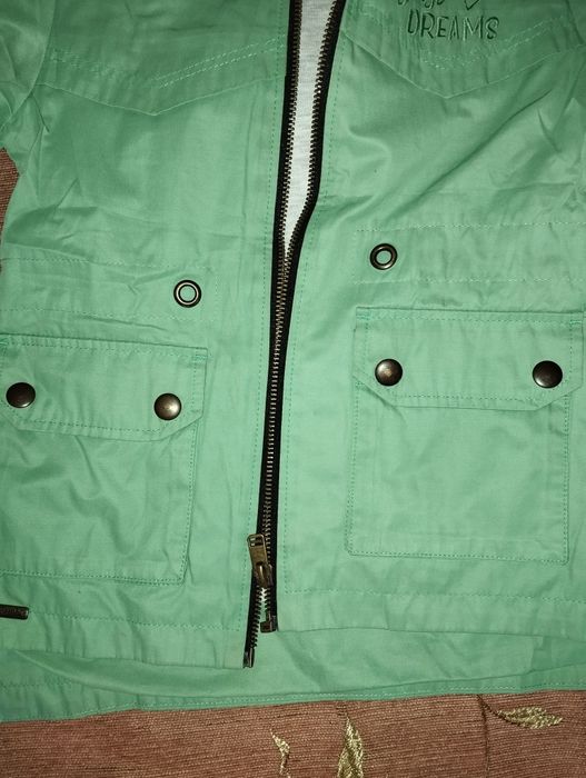 Вітрівка на дівчинку