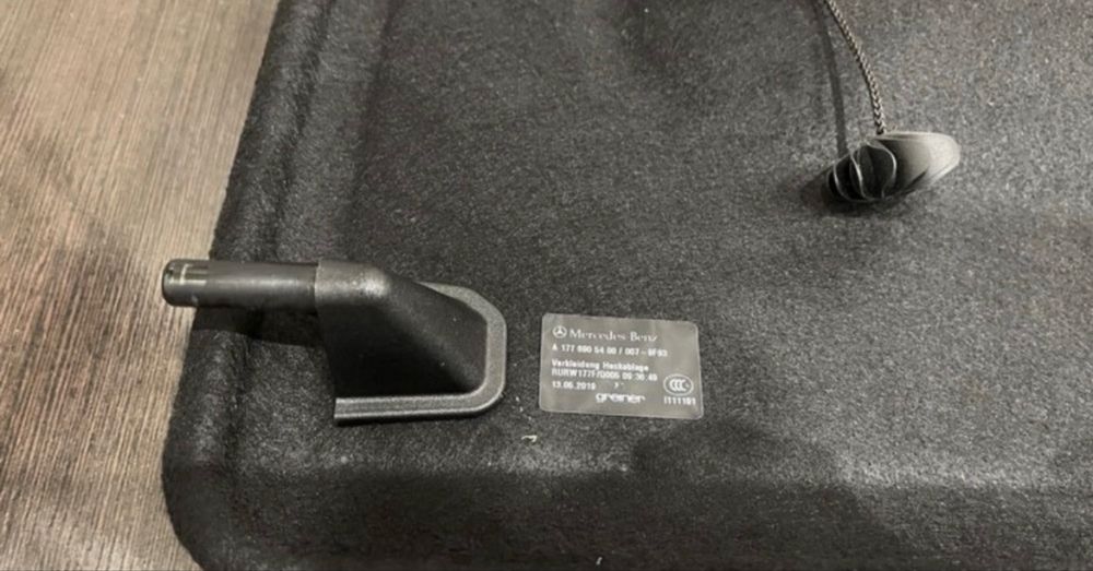 Chapeleira / Tabuleiro / tampo da mala Mercedes classe A w177 - Original