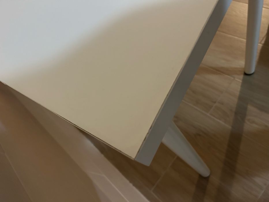 Mesa/Secretária Branca