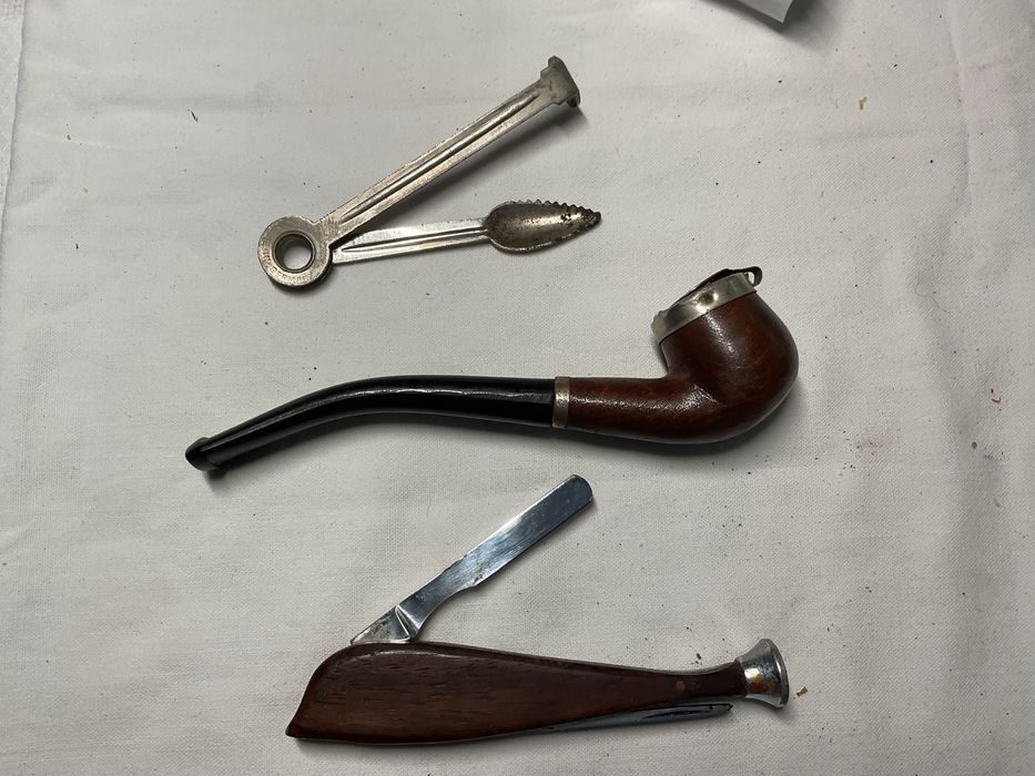 Conjunto de cachimbo e duas peças para limpeza dos mesmos