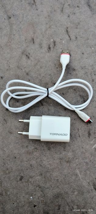 Сетевое зарядное устройство Tornado