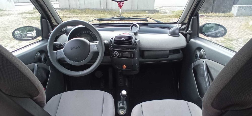 Smart fortwo, 2004, 179.000km. Motivo da venda: mudança de país.