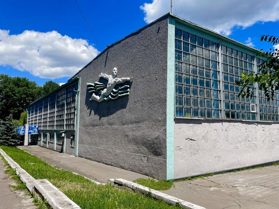 Продам 3 комнатную  квартиру ,сталинку. Центр.Бассейн!