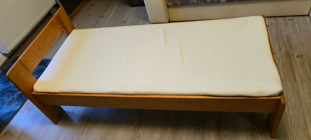 łóżko drewniane z materacem 160 x 70 (łatwe składanie)