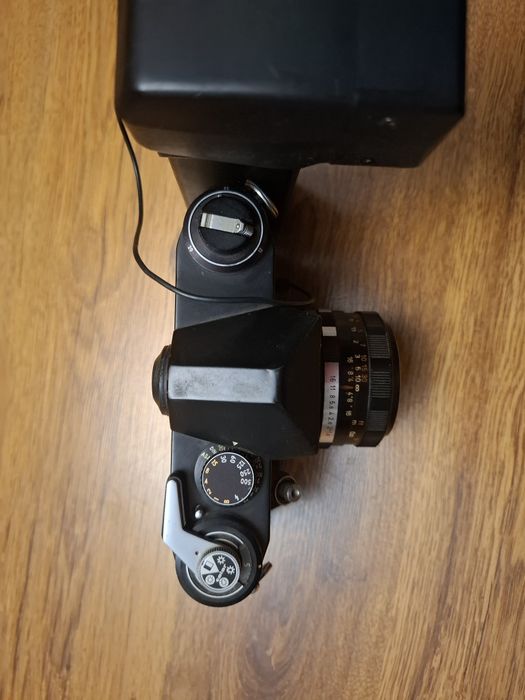 Aparat Praktica super tł z obiektywem Pentagon 50mm 1.8 i lampa erno