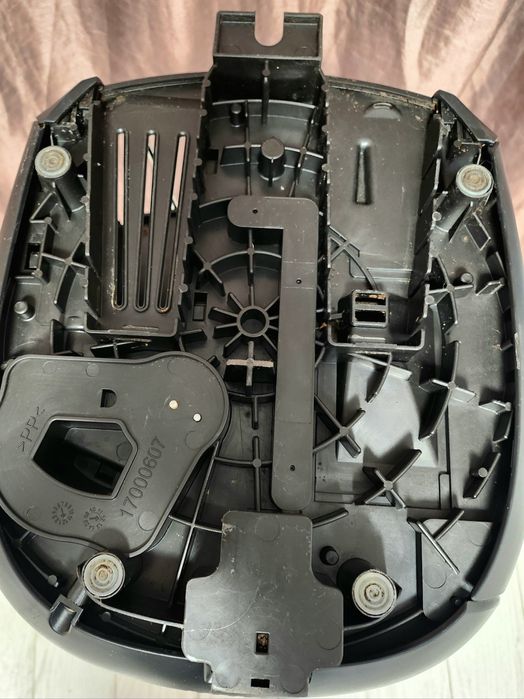 Автоматична еспресо- кавоварка Philips Saeco Xsmall HD8743/11 Італія