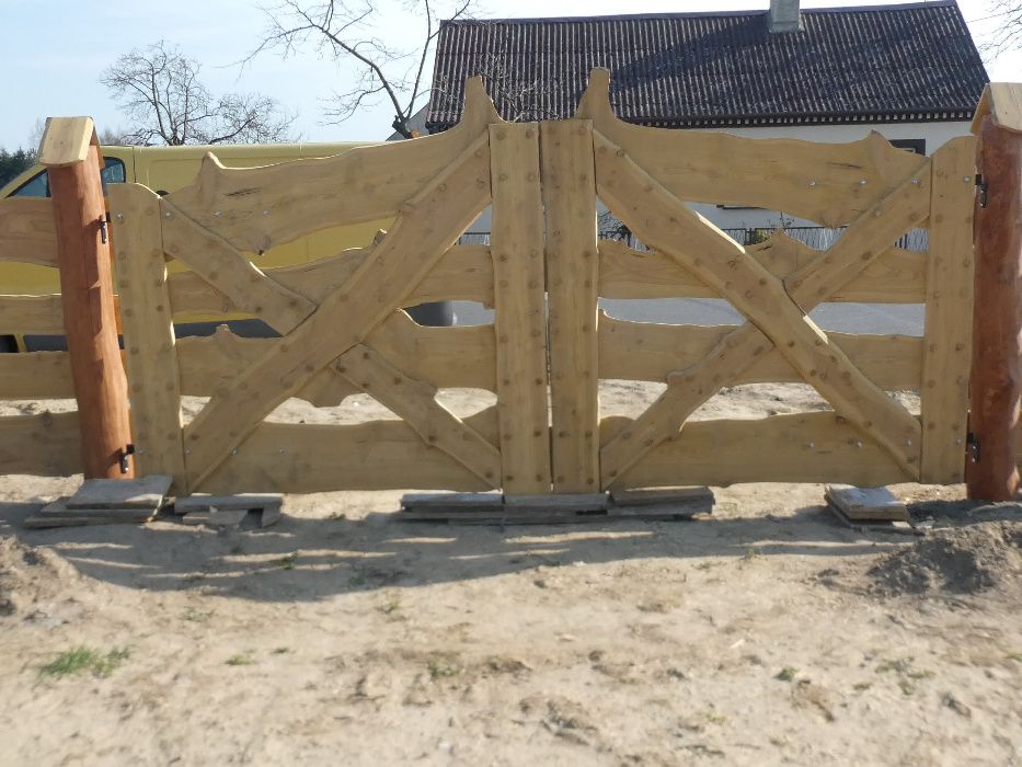 brama drewniana bramy drewniane ogrodzenie ogrodzenie płoty płot