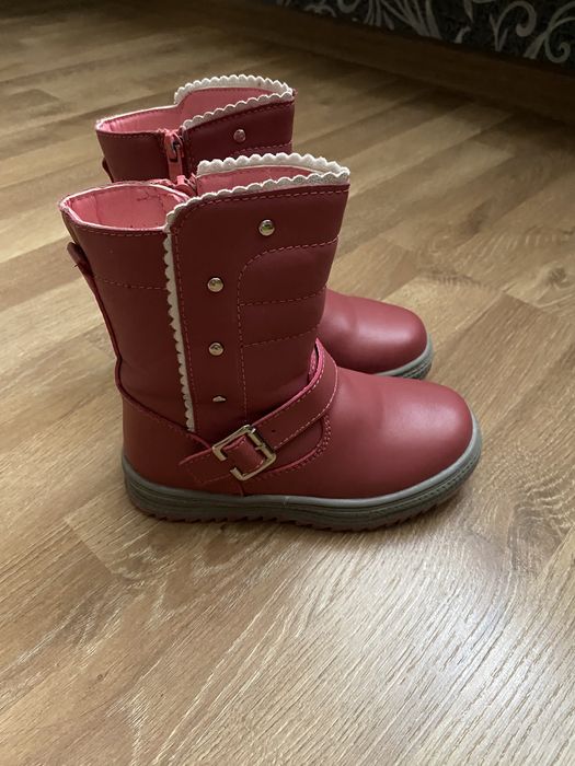 Продам чобітки на дівчинку розмір 27 нові