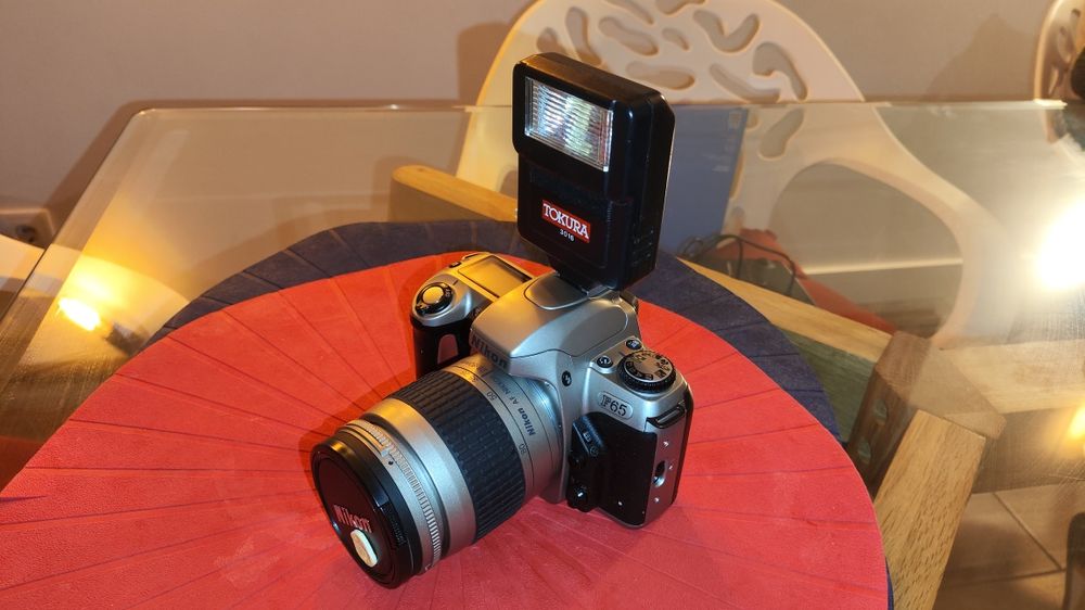 Câmaras Analógicas CANON e NIKON