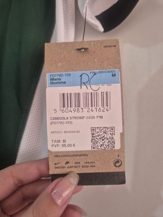 Camisola Sporting 23/24 assinada pelos jogadores