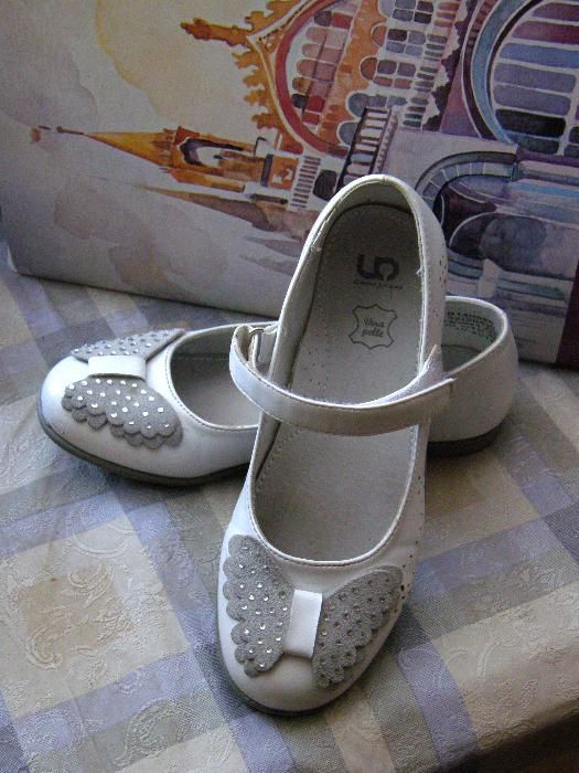 Продаю белые туфли 32р.