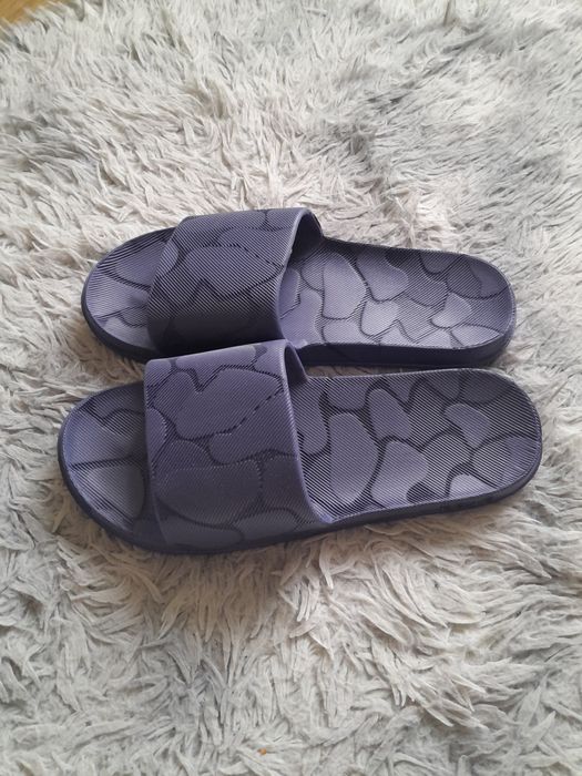 Жіночі шльопанці