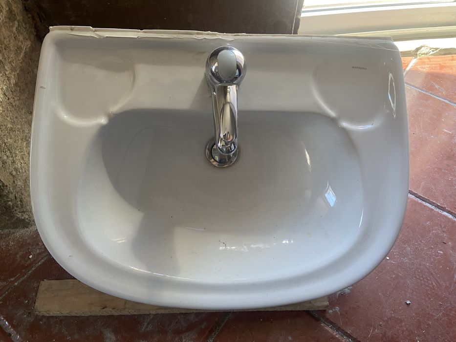 Lavatorio de pé com misturadora