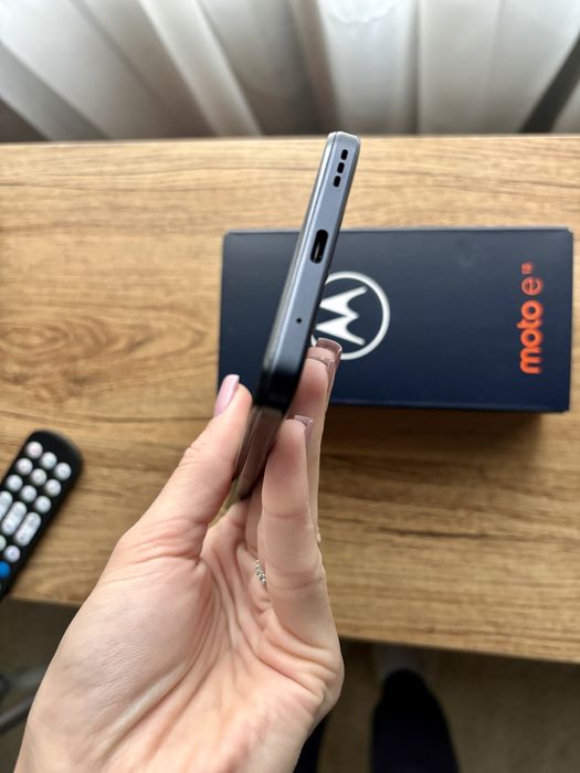Продам телефон moto e13 2/64