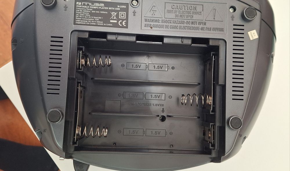 Aparelhagem rádio e USB  cabo e pilhas