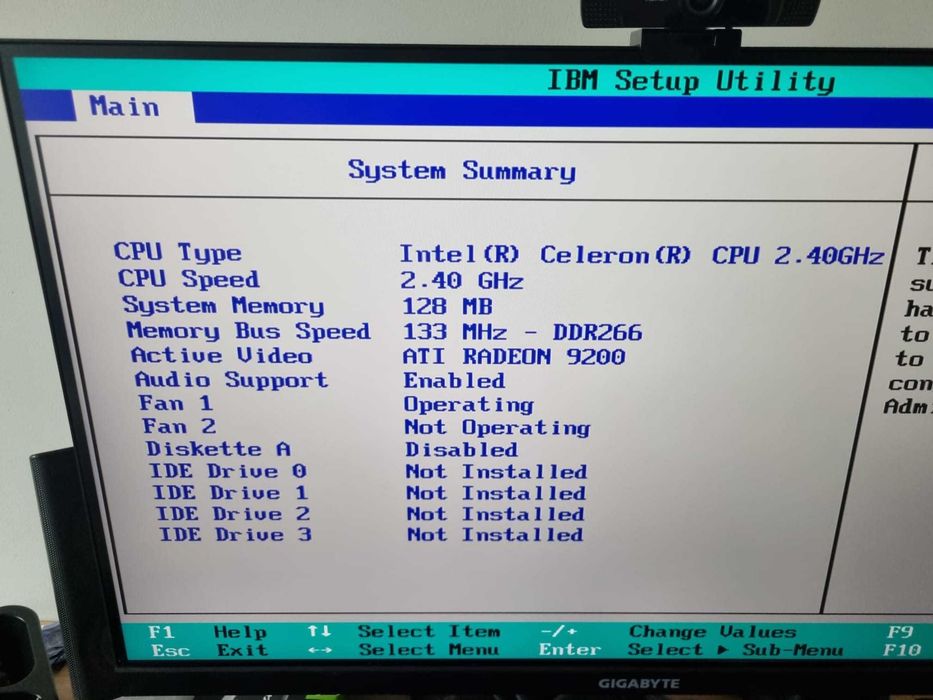 Komputer IBM Celeron 2.40 GHz 128MB RAM, CD-ROM, Floppy