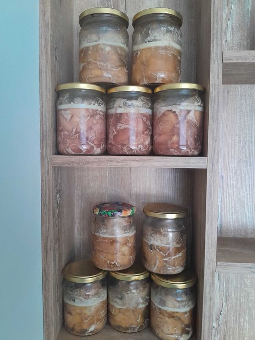 domowy gulasz własnej produkcji
