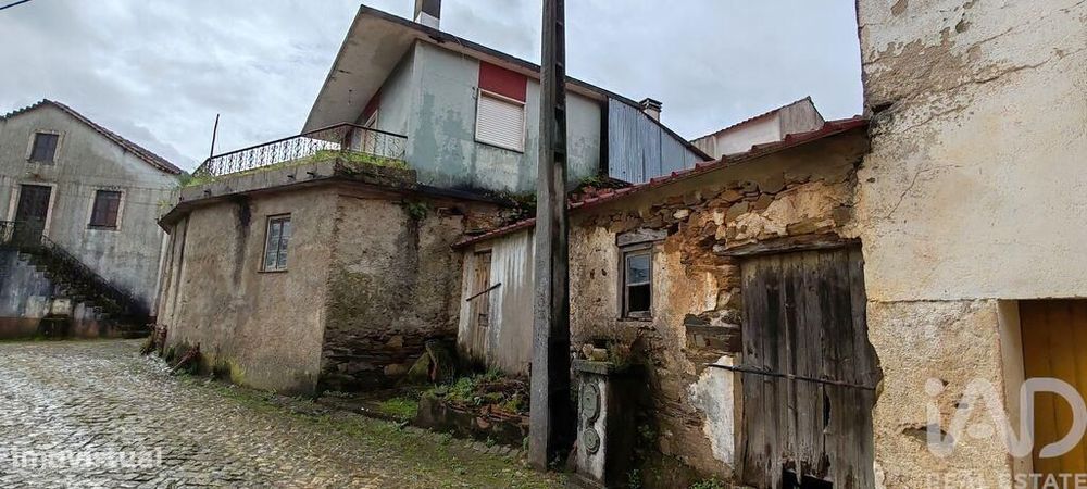 Casa de aldeia T3 em Aguda de 1960,00 m2