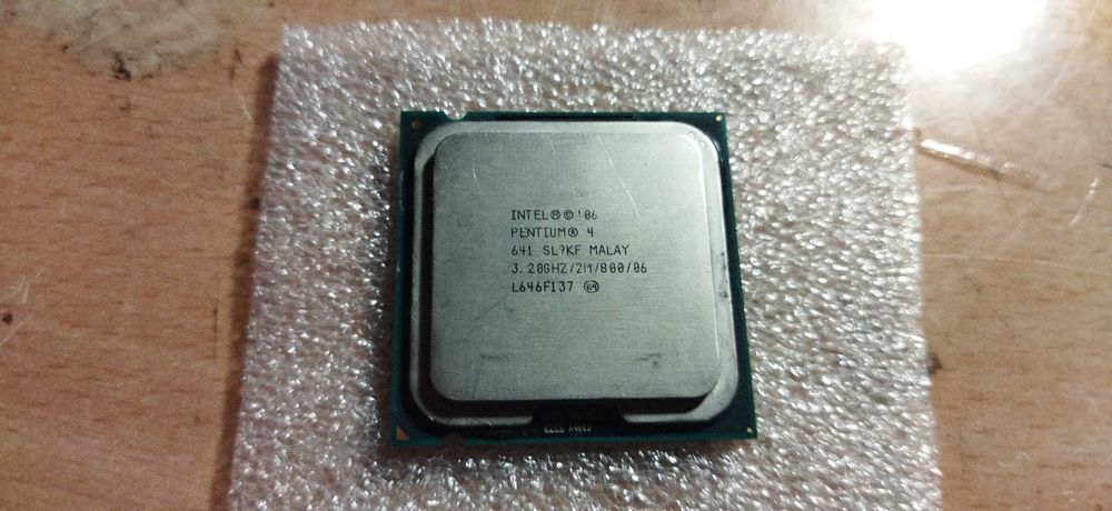 Vários processadores Intel e Amd socket 775 H-PBGA479/8 Socket 46264584569184898122