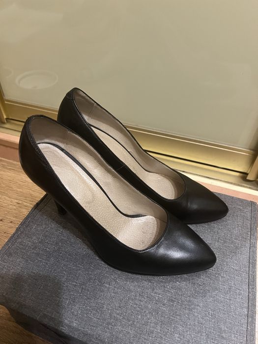 Чорні підбори лодочки класичні