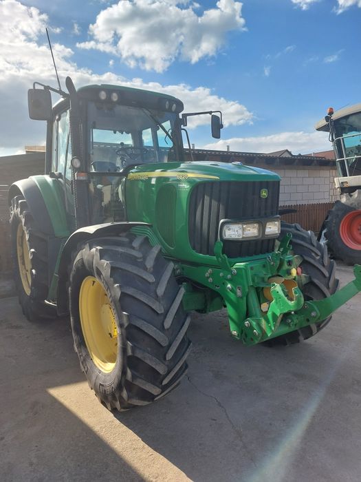 Ciągnik rolniczy John deere 6820