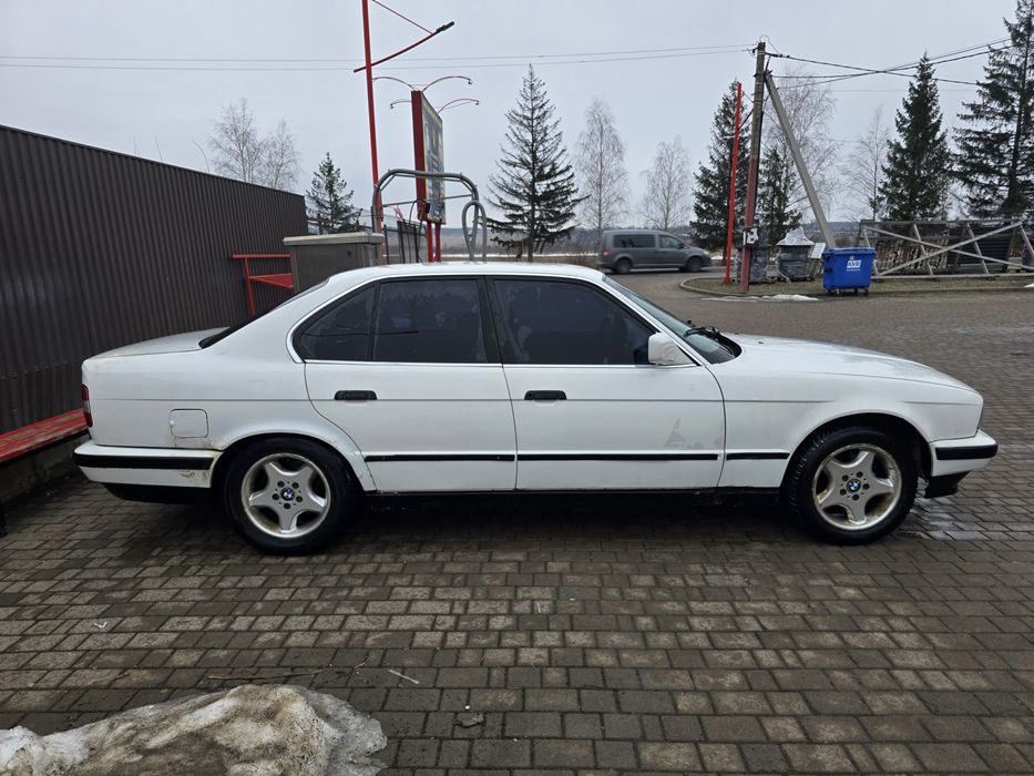 Автомобіль BMW e34