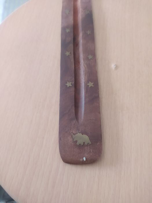 Suporte para insenso em madeira com estrelas e elefante dourado