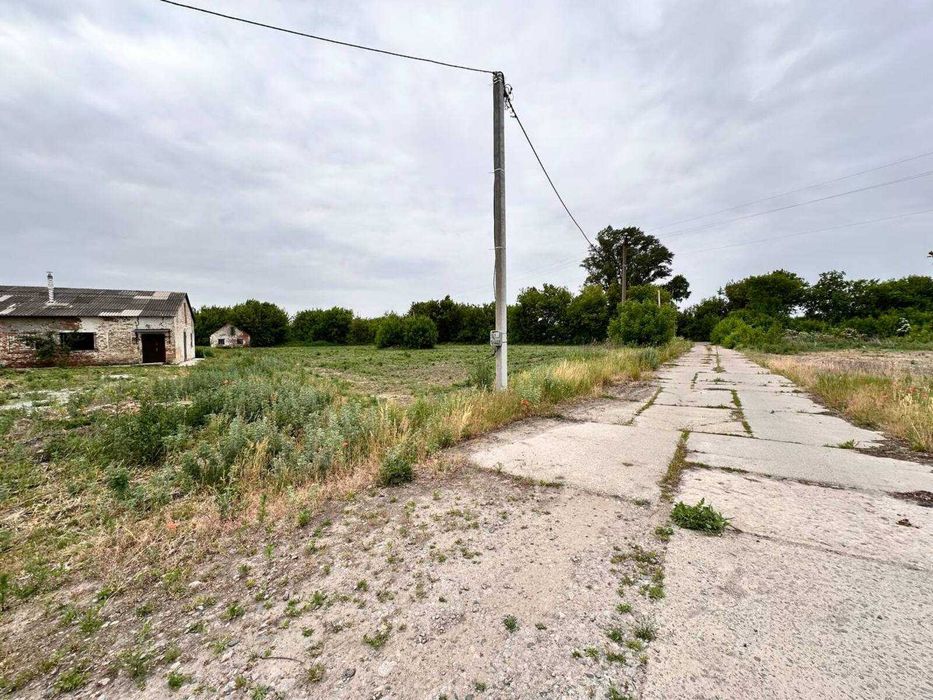 Продаж свиноферми 960м2, 20кВт в с.Великополовецьке