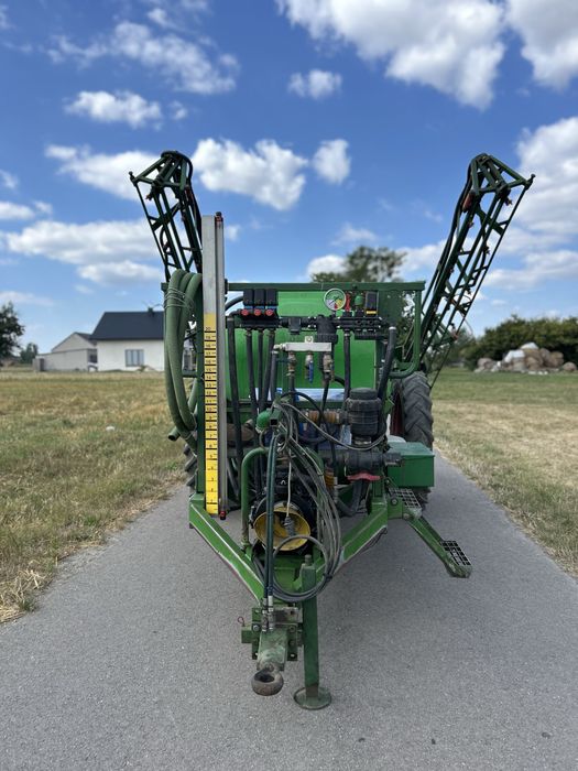 Opryskiwacz ciągany 2000 l