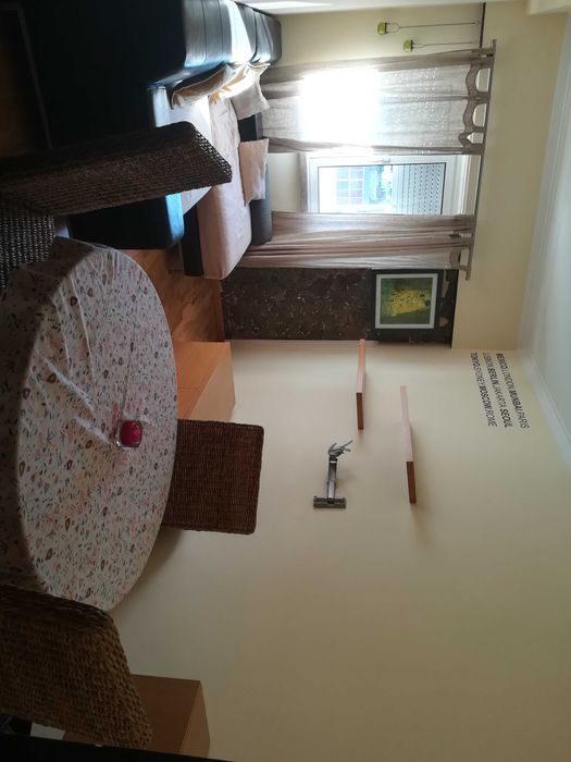 Apartamento T2 Praça Campo Pequeno c/Elevador Mobilado e Equipado.