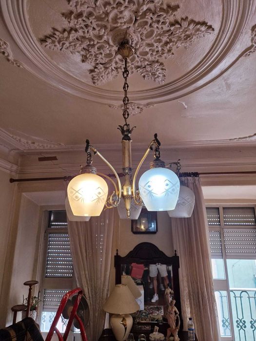 Candeeiro de Teto Vintage de 5 Luzes com Globos em Vidro Fosco