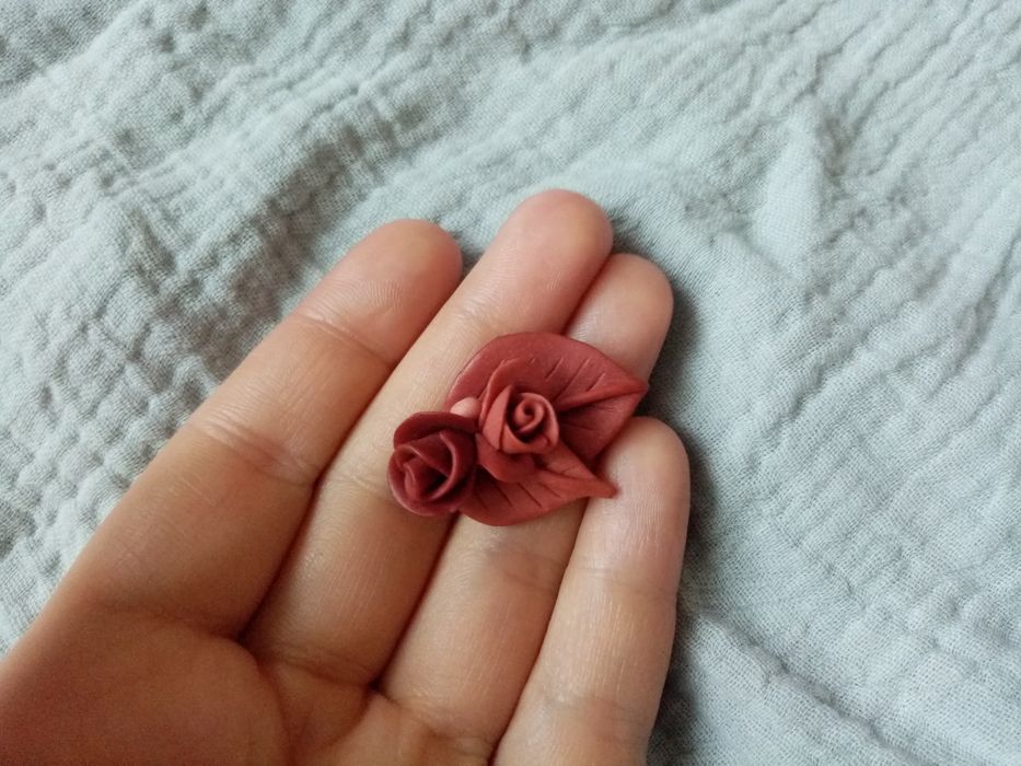 Róża, broszka z modeliny. PRL