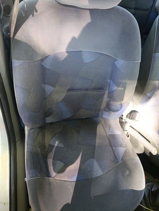 Carro citadino impecável