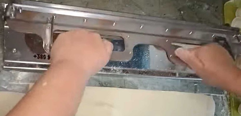 Prasa-forma do pierogów Ø60 mm – 14 pozycji