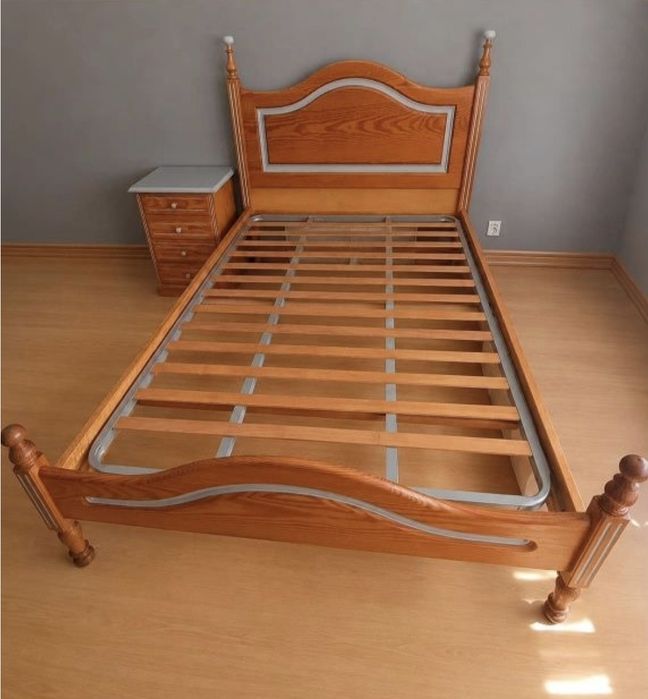 Cama com estrado e colchão