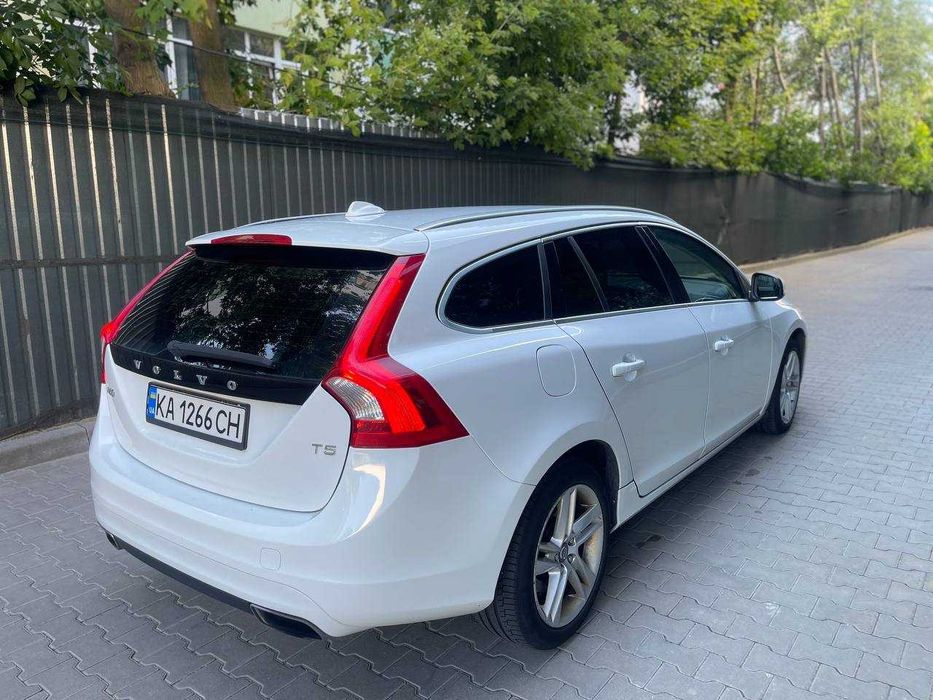 Volvo V60 2.0 бензин