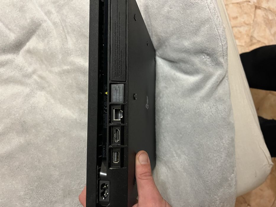 Sony playstation 4 slim 1tb PS4