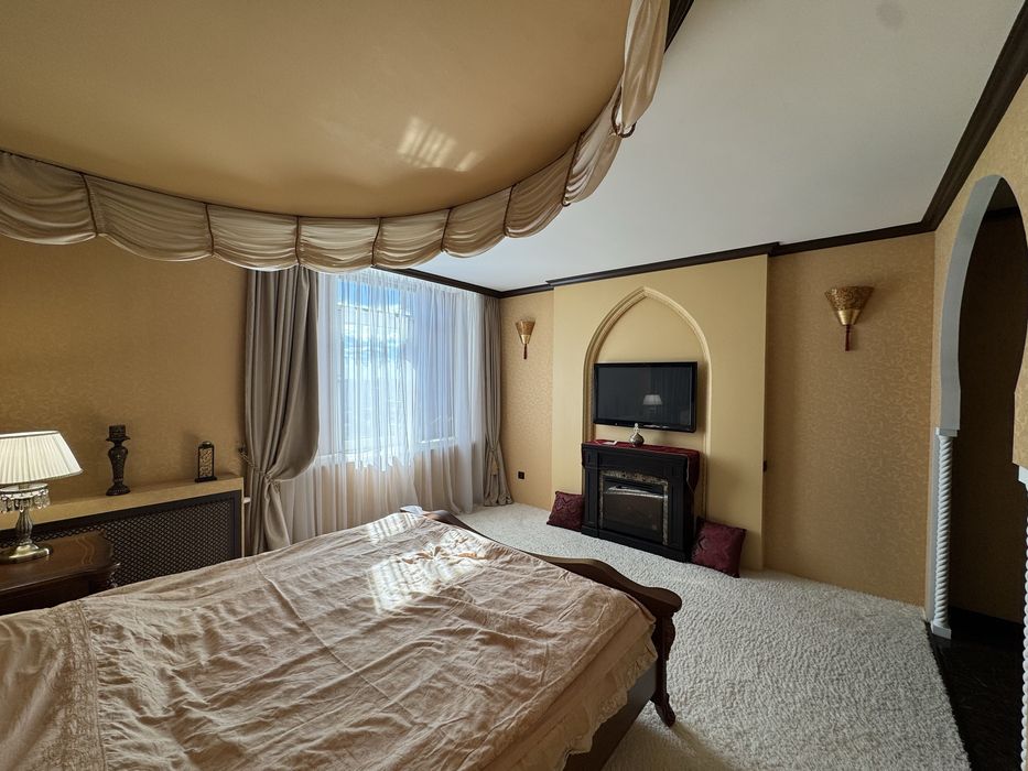 Без комісії Космополітан Сosmopolitan Дегтярівська 25А стильна класика