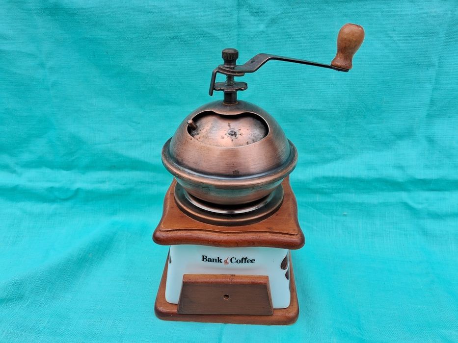 Кавомолка з дерева і кераміки