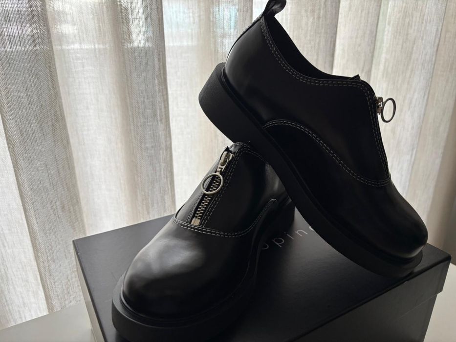 Sapatos Cop Copine pretos em pele com fecho – Novos – 36
