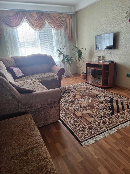 Сдаётся двухкомнатная квартира  посуточно/ почасово .Космос..центр..