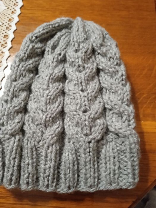 Шапки теплі ручної роботи нові